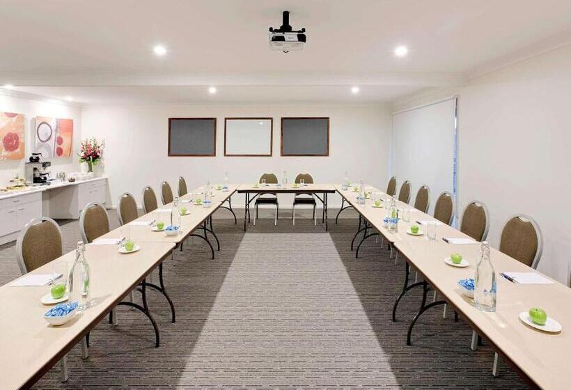 مُتل Ibis Styles Canberra Tall Trees