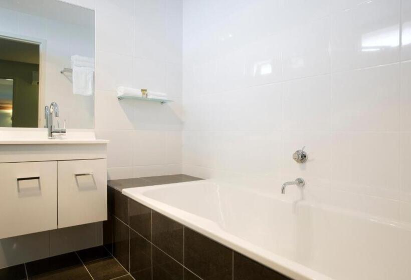 مُتل Ibis Styles Canberra Tall Trees