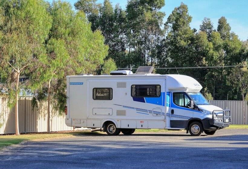 New Crossing Place Motel