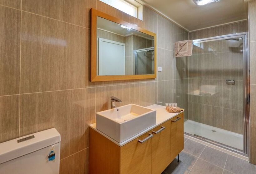 New Crossing Place Motel