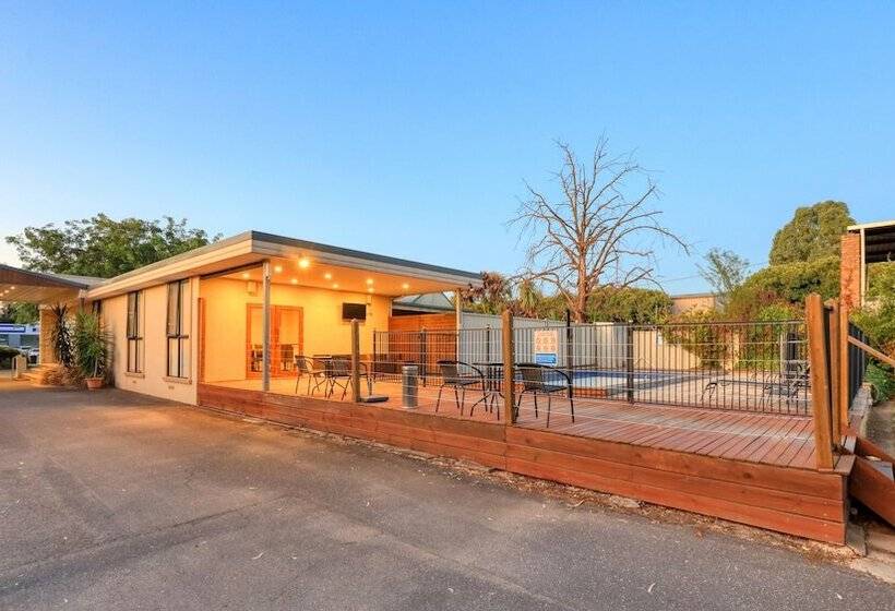 New Crossing Place Motel