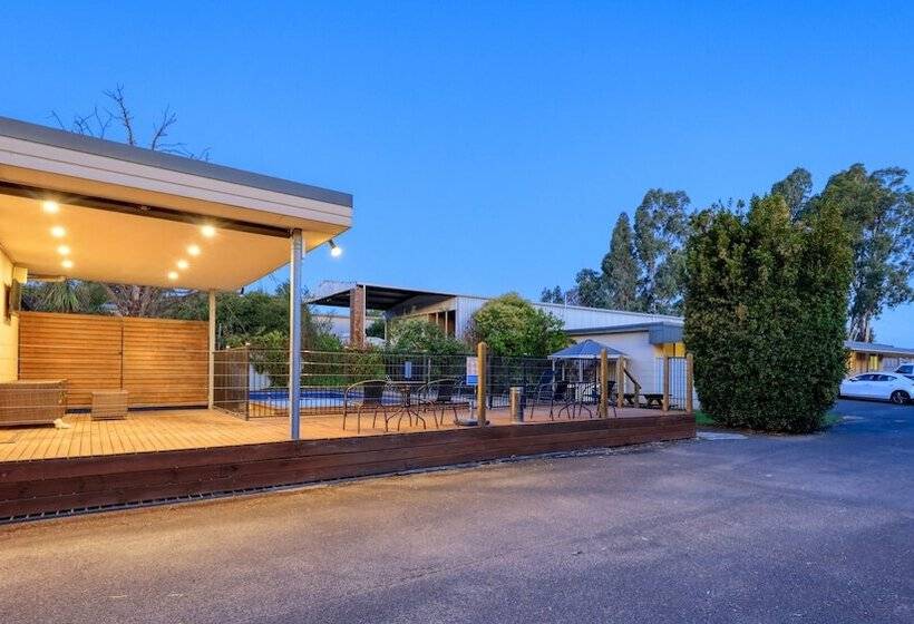 New Crossing Place Motel