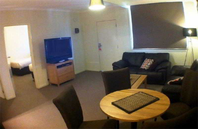 New Crossing Place Motel