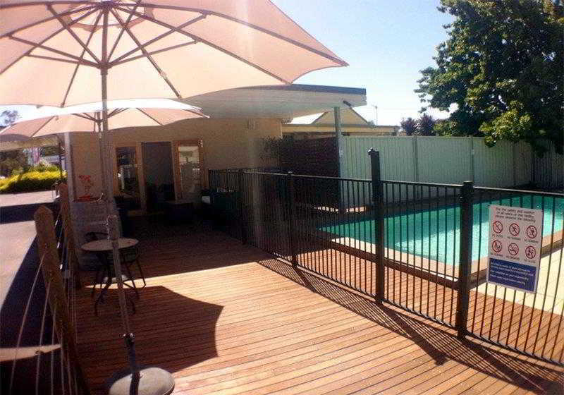 New Crossing Place Motel