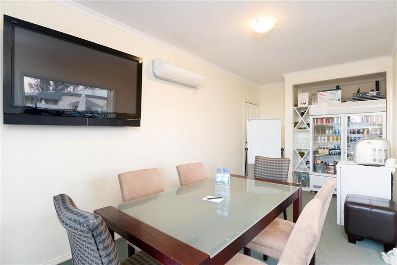 New Crossing Place Motel