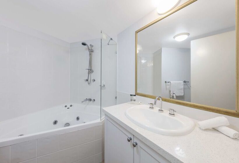 Oaks Gold Coast Calypso Plaza Suites