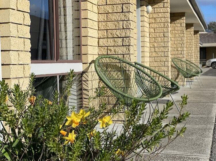 Seasonal South Motel & Function Centre