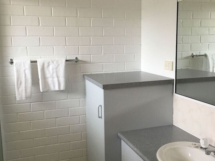 Seasonal South Motel & Function Centre