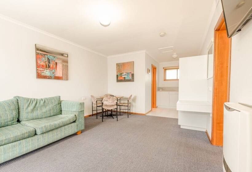 Seasonal South Motel & Function Centre