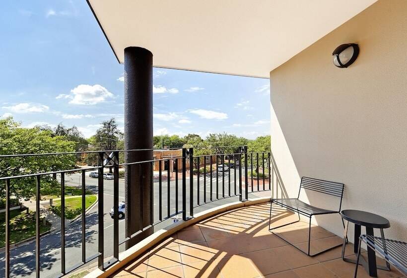 Astra Apartments   The Griffin