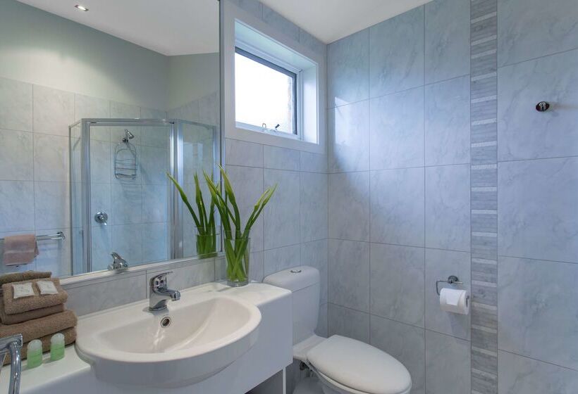 Best Western Colonial Village Motel