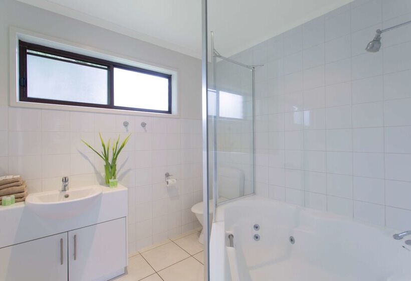 Best Western Colonial Village Motel