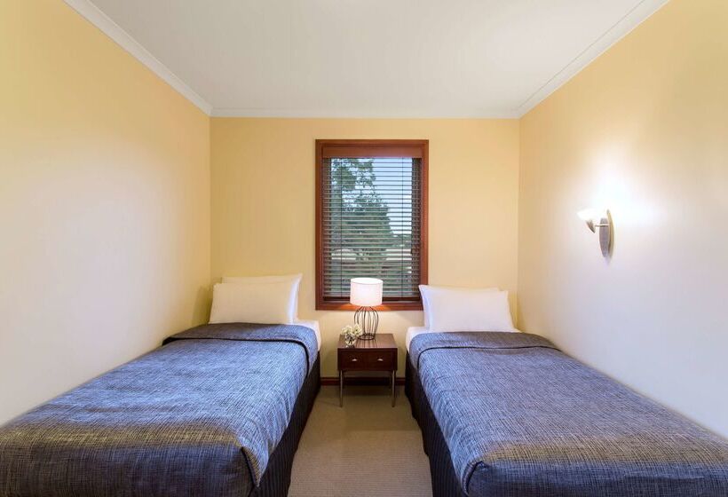 Best Western Colonial Village Motel