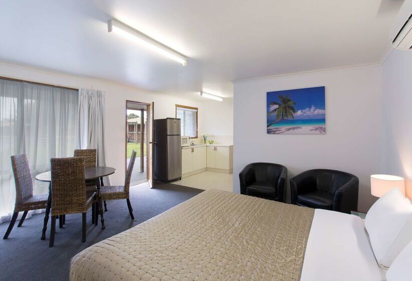 Best Western Colonial Village Motel