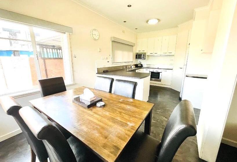 Connells Motel & Serviced Apartments