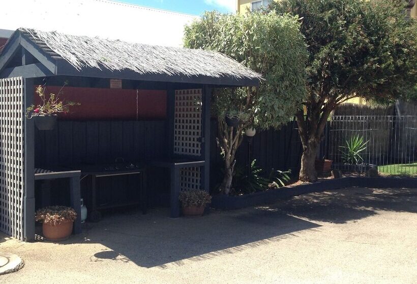 Cunningham Shore Motel