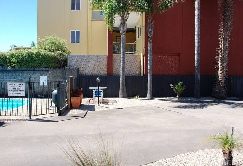 Cunningham Shore Motel