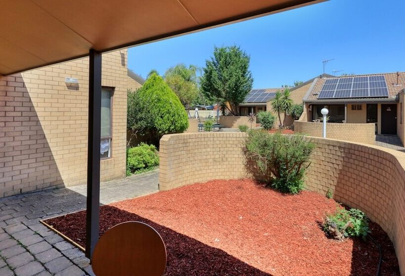 Executive Hideaway Motel