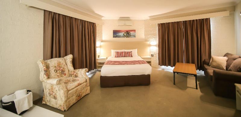 Hamilton S Queanbeyan Motel