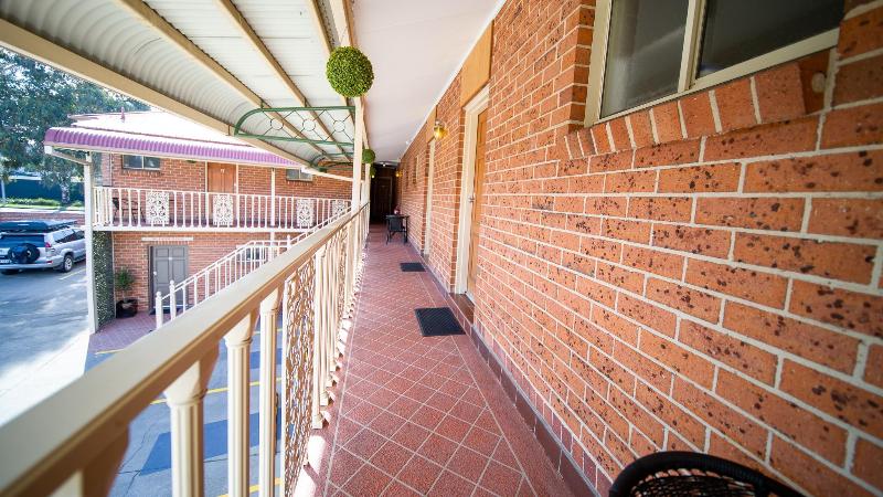 Hamilton S Queanbeyan Motel