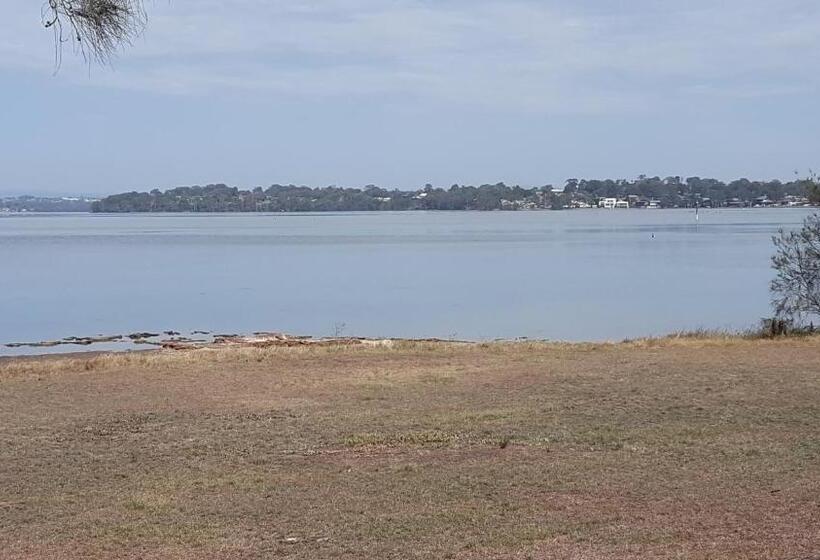 Hibiscus Lakeside Motel