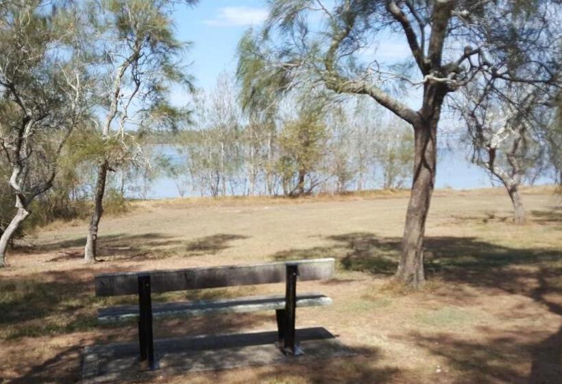 Hibiscus Lakeside Motel