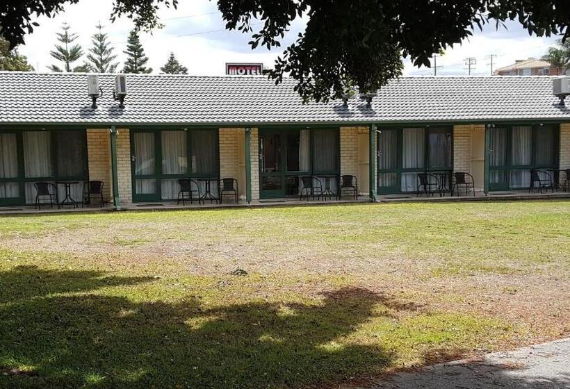 Hibiscus Lakeside Motel