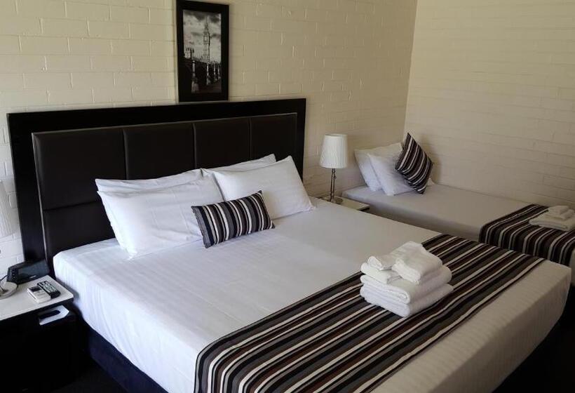 Hibiscus Lakeside Motel