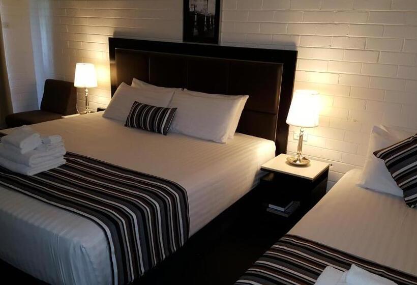 Hibiscus Lakeside Motel