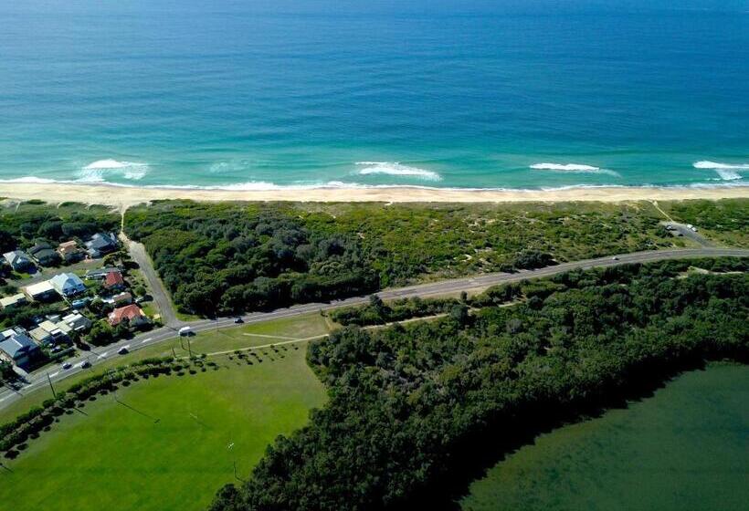 Hibiscus Lakeside Motel