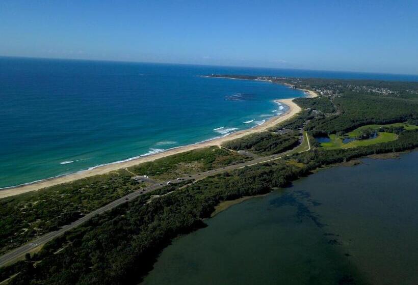 Hibiscus Lakeside Motel