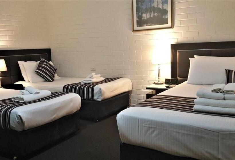 Hibiscus Lakeside Motel