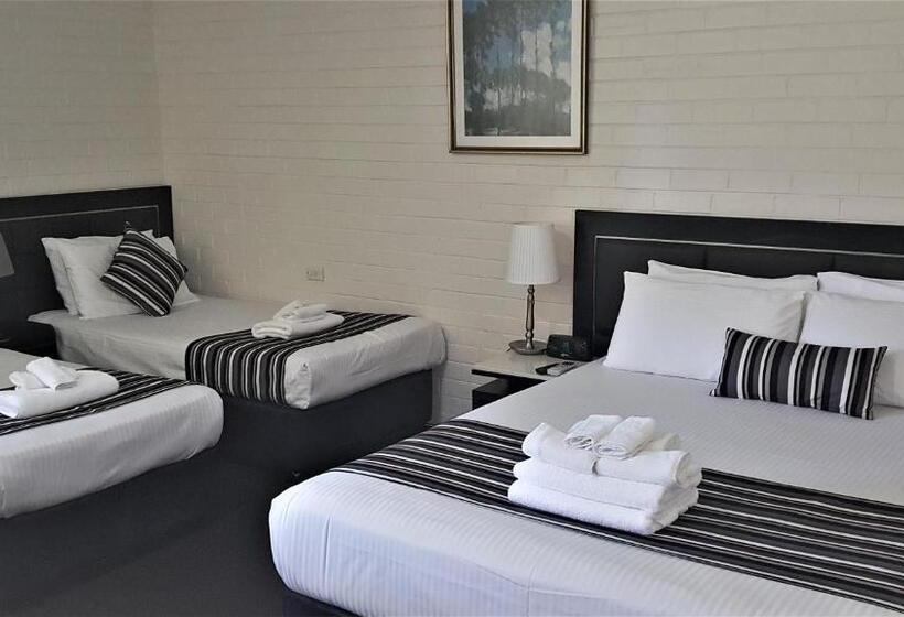 Hibiscus Lakeside Motel