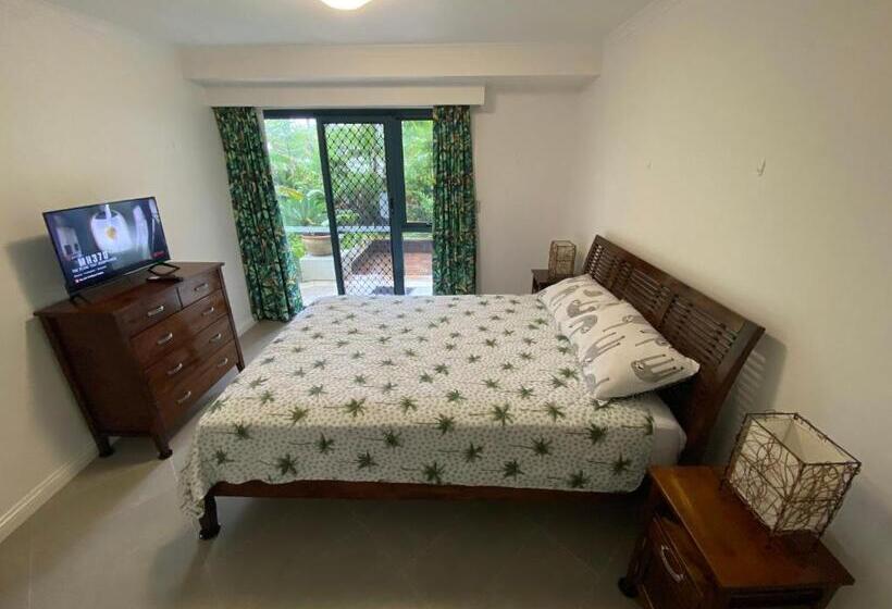 Отель 181 The Esplanade