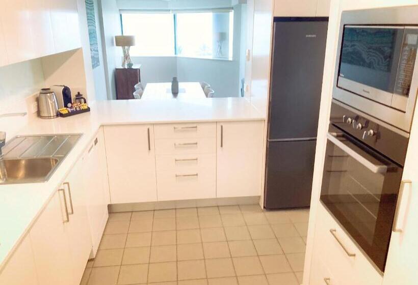 Отель 181 The Esplanade