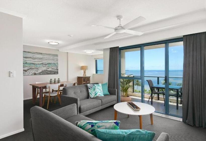 Отель 181 The Esplanade