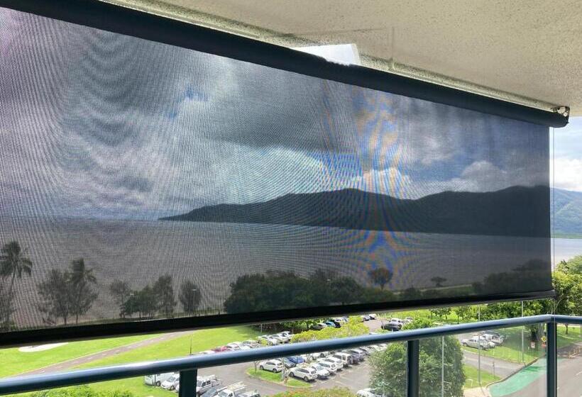 Отель 181 The Esplanade