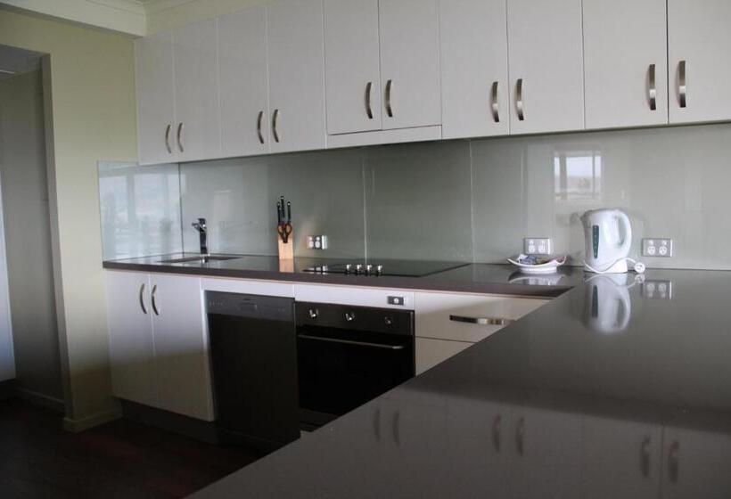 Отель 181 The Esplanade