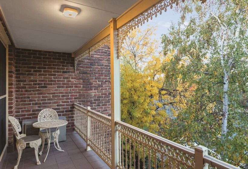 ホテル Adina Serviced Apartments Canberra Kingston