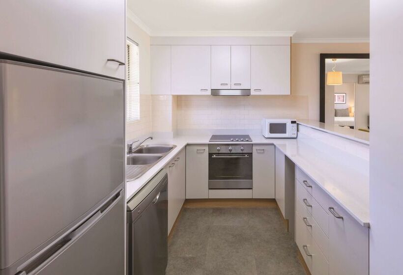 هتل Adina Serviced Apartments Canberra Kingston