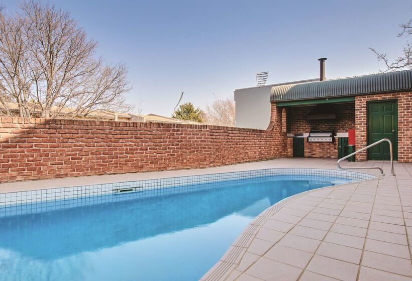 هتل Adina Serviced Apartments Canberra Kingston