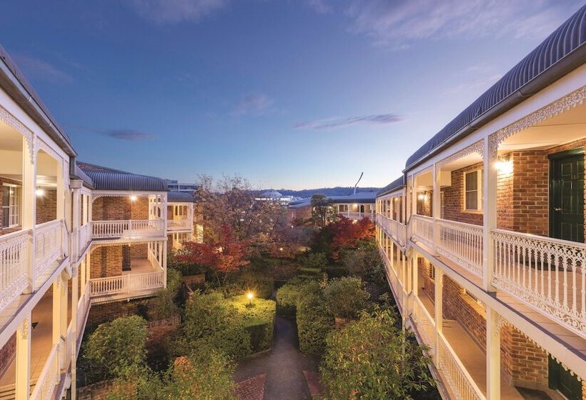 هتل Adina Serviced Apartments Canberra Kingston