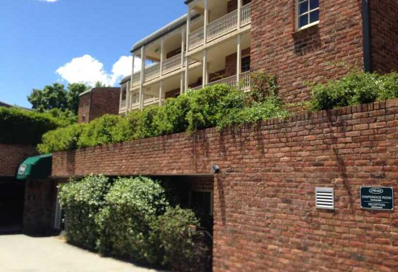 ホテル Adina Serviced Apartments Canberra Kingston
