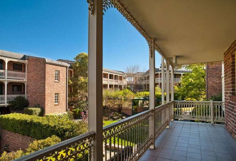 هتل Adina Serviced Apartments Canberra Kingston