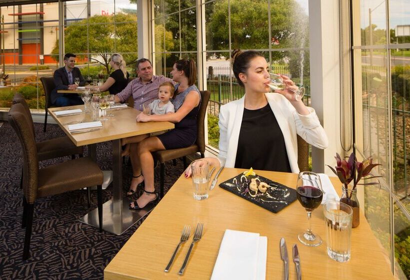 هتل Best Western Plus Hovell Tree Inn