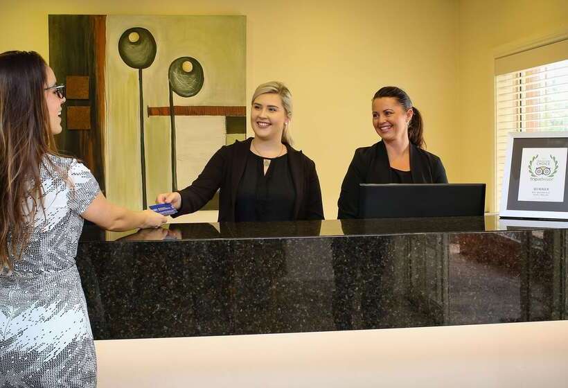 هتل Best Western Plus Hovell Tree Inn