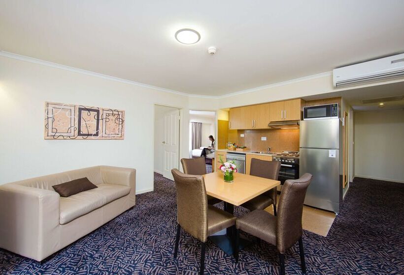 هتل Best Western Plus Hovell Tree Inn