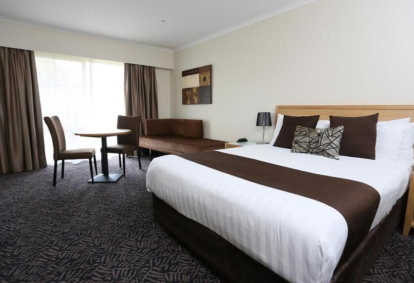هتل Best Western Plus Hovell Tree Inn
