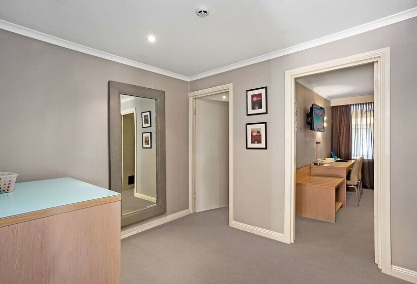 فندق Best Western Sanctuary Inn