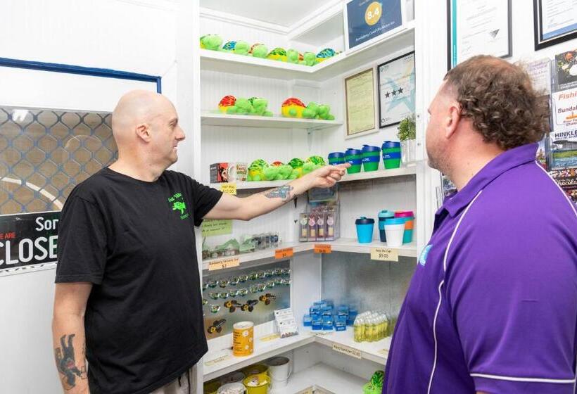 هتل Bundaberg Coral Villa Motor Inn